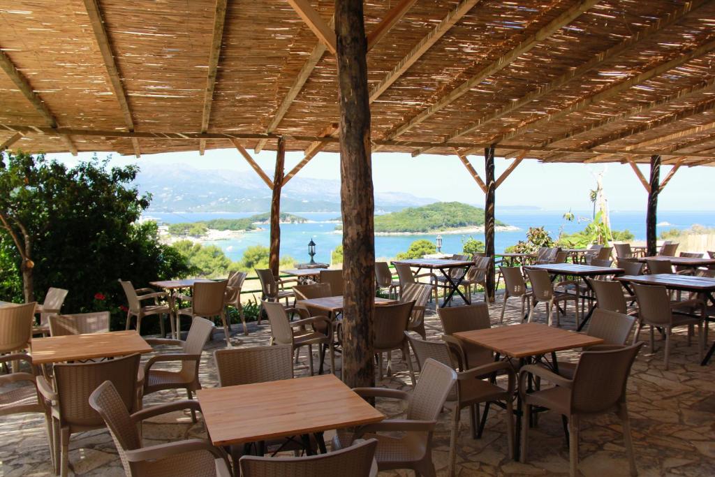 Peisaj natural din apropierea acestui hotel