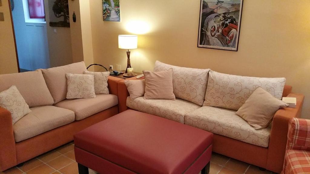 A seating area at A CASA DO BUXO