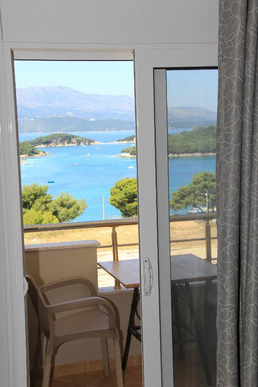 Peisaj natural din apropierea acestui hotel