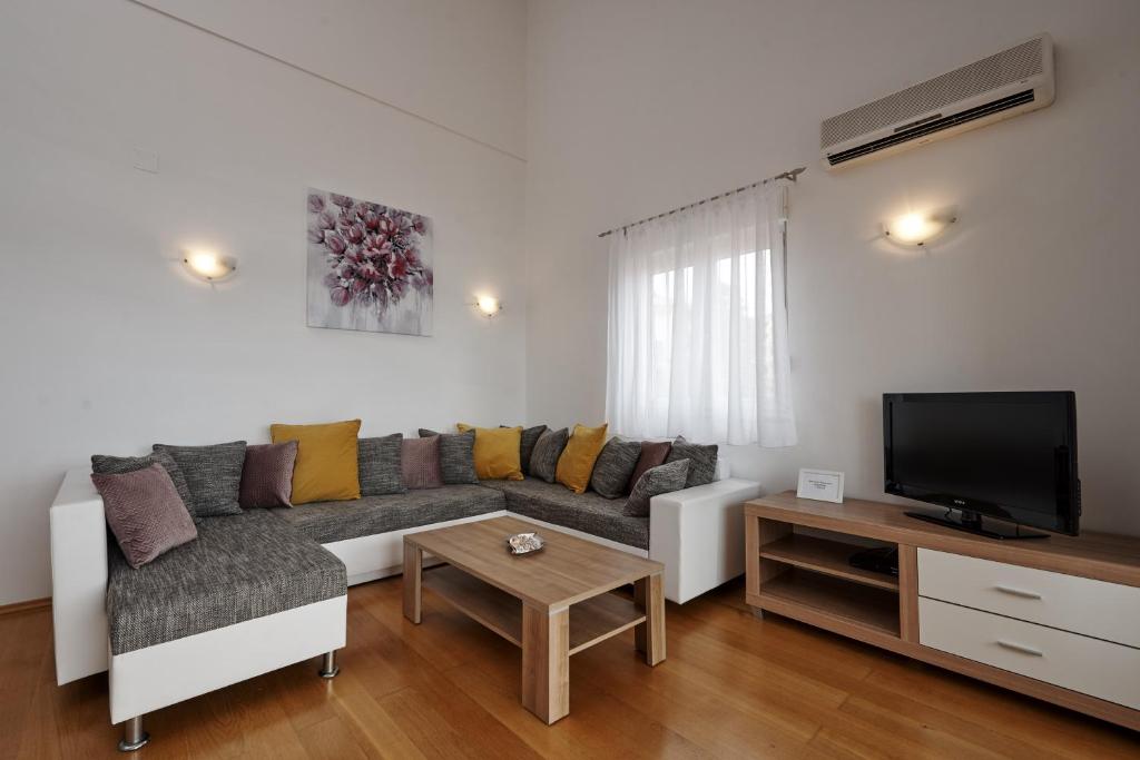 Televízia a/alebo spoločenská miestnosť v ubytovaní Buonocore apartment