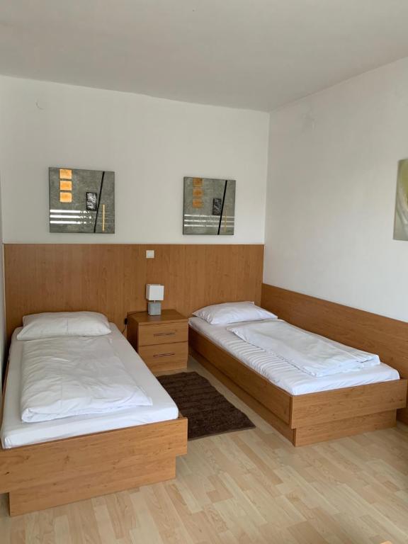 Postel nebo postele na pokoji v ubytování Pension Steinbichler - Apartments und Zimmer Check in 24-7