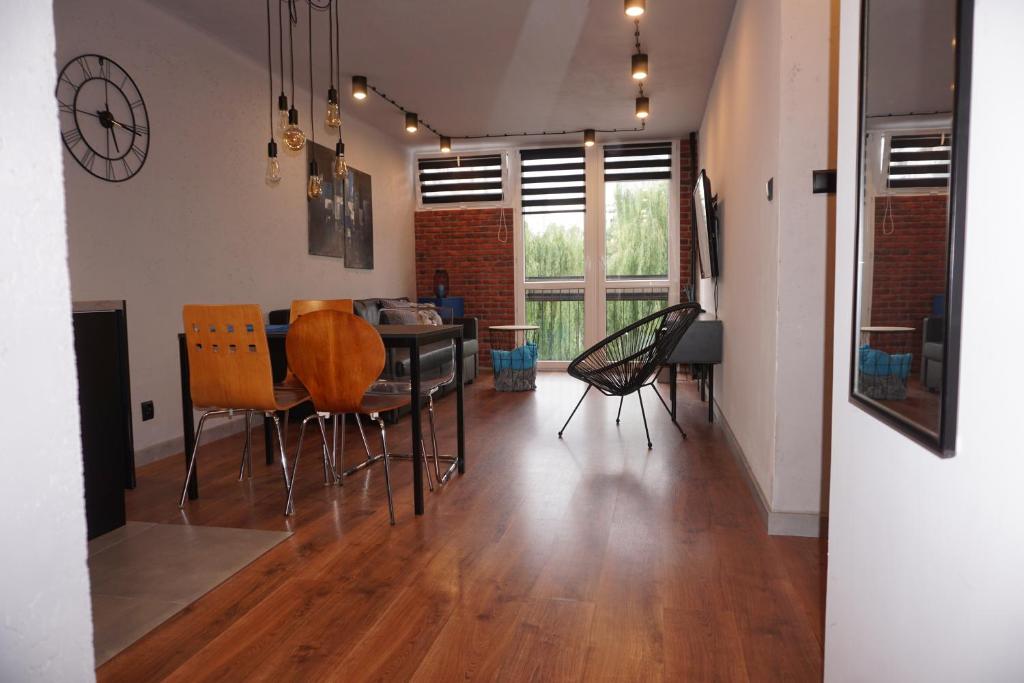 Posedenie v ubytovaní Apartament metro rondo Onz