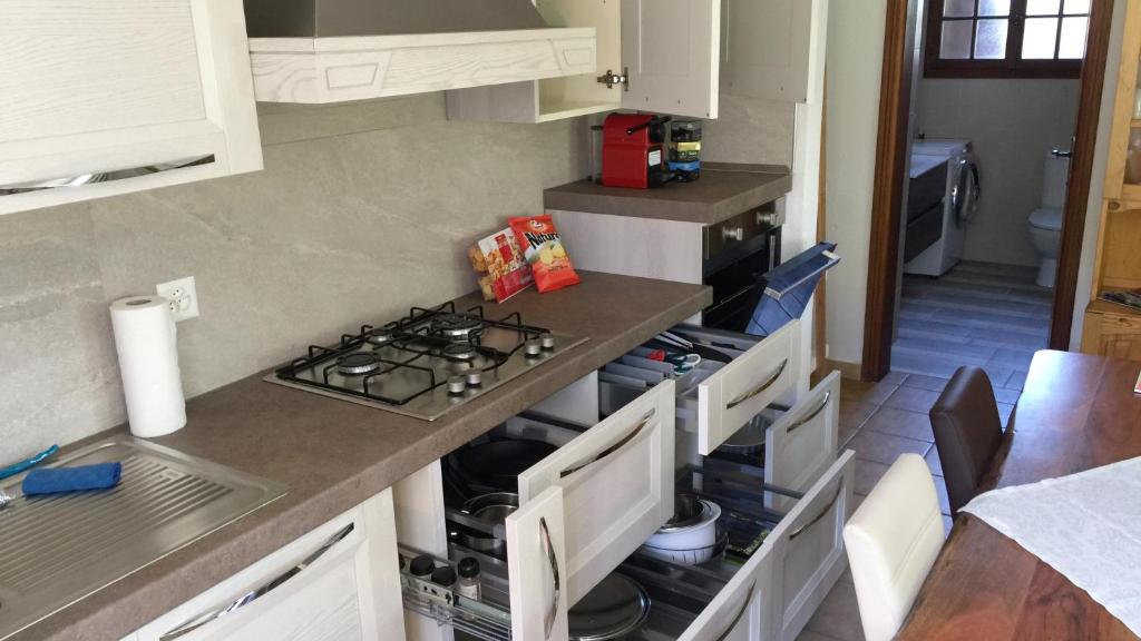 Kuchyň nebo kuchyňský kout v ubytování Ferienwohnung Rustico ai Monti