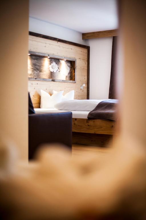 Postel nebo postele na pokoji v ubytování Posthotel Pfunds