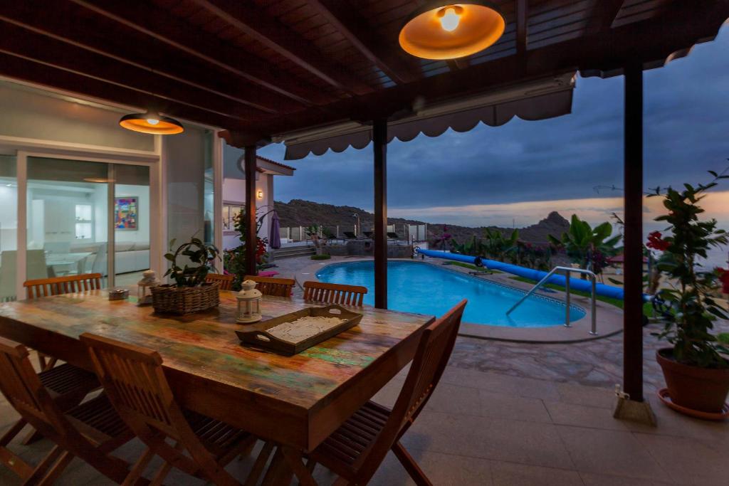 Bazén v ubytovaní Villa Sara in Costa Adeje - Sara Vacation alebo v jeho blízkosti
