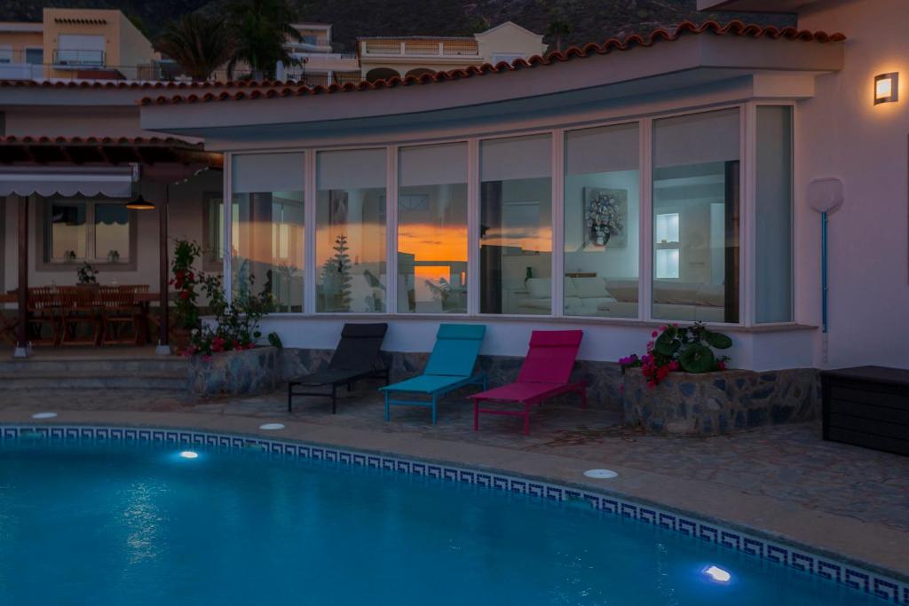 Bazén v ubytovaní Villa Sara in Costa Adeje - Sara Vacation alebo v jeho blízkosti