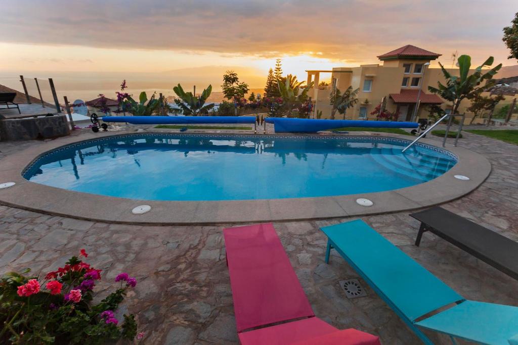 Bazén v ubytovaní Villa Sara in Costa Adeje - Sara Vacation alebo v jeho blízkosti
