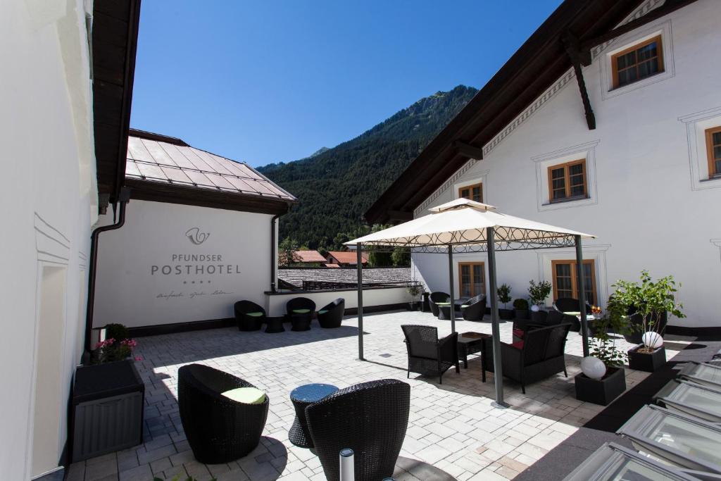 Nespecifikovaný výhled na hory nebo výhled na hory při pohledu z hotelu