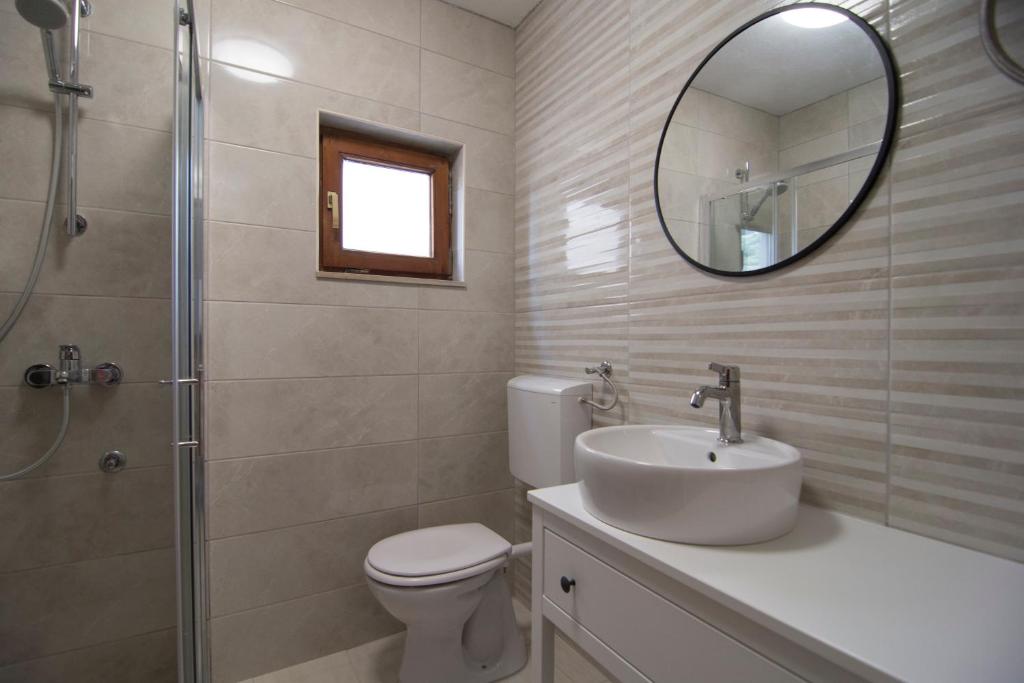 Koupelna v ubytování Apartments Pina