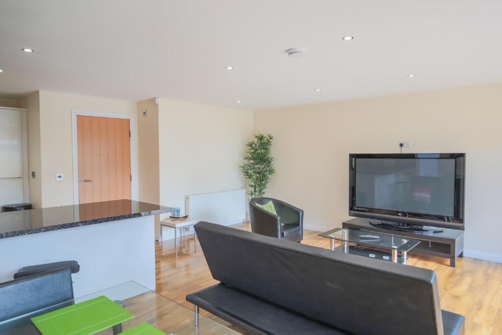 Beautiful Modern Newly Built Apartment 15 min from City Centre