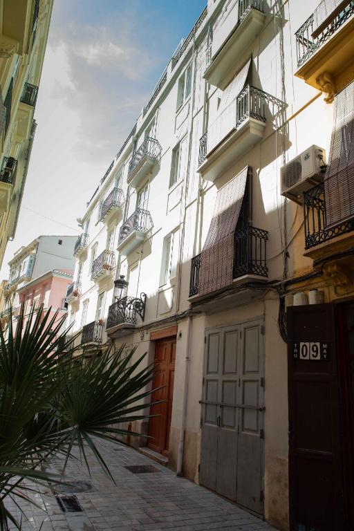 FLORIT FLATS - CATHEDRAL LUXURY TERRACE FLAT 2BR 2BA AC Wifi ...