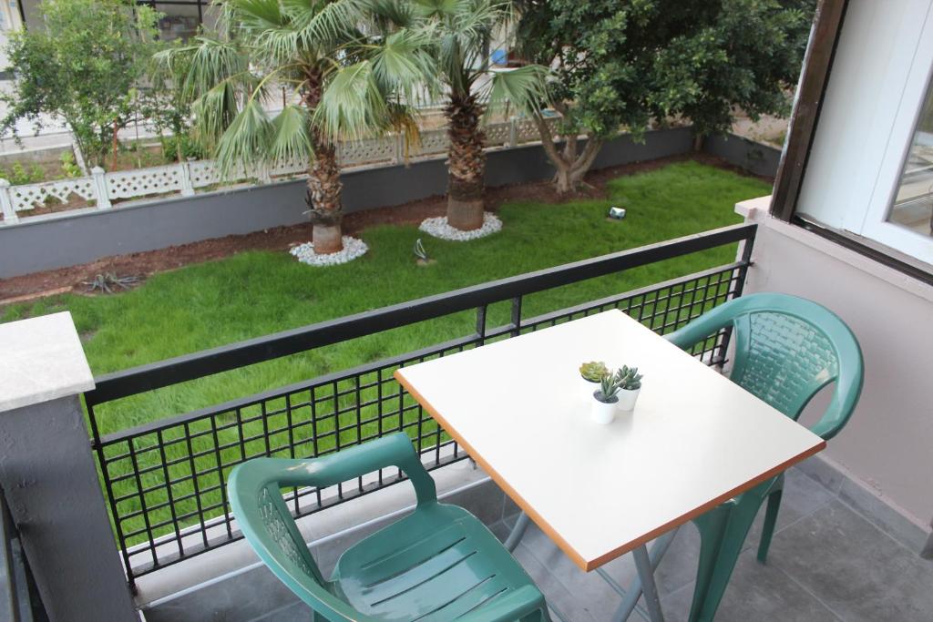A balcony or terrace at El Mundo Suites