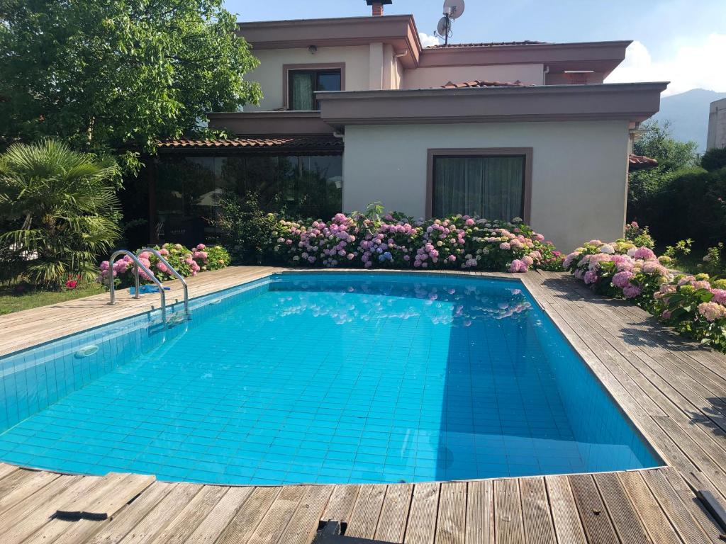 a swimming pool in front of a house at Villa Onuk in Sapanca