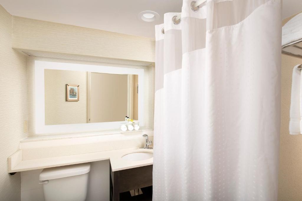 Holiday Inn Express & Suites Annapolis by IHG photo