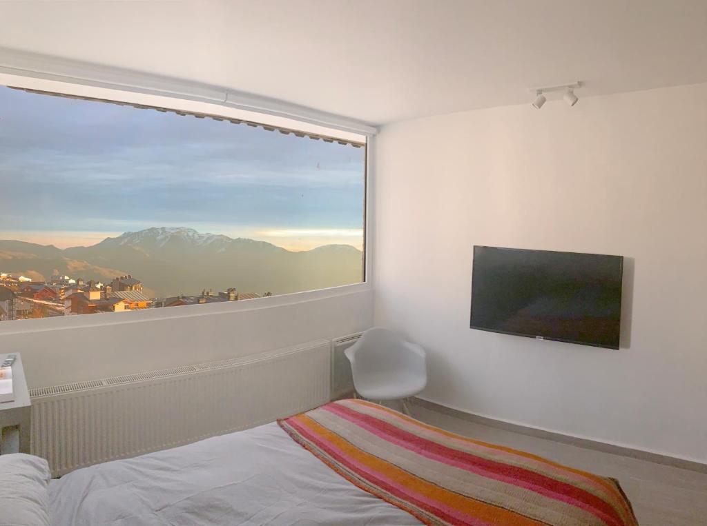 Gallery image of EL COLORADO, New Loft, SKI IN & OUT, 4 people, Hot POOL at Winter in Santiago