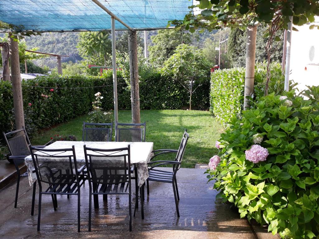 Vacation Home Katarina - Maison De Deux Chambres
