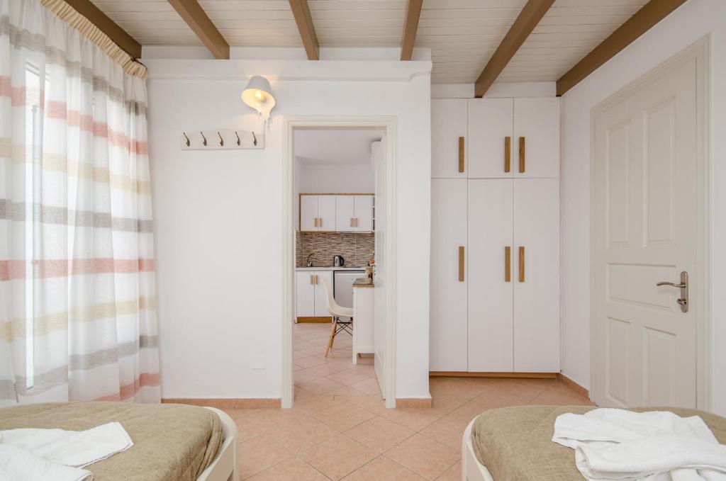 Antonia Studios - 12