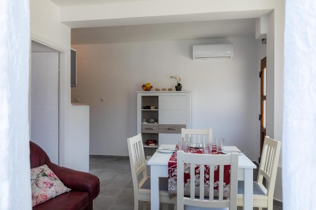 Posedenie v ubytovaní Apartments Lovorna