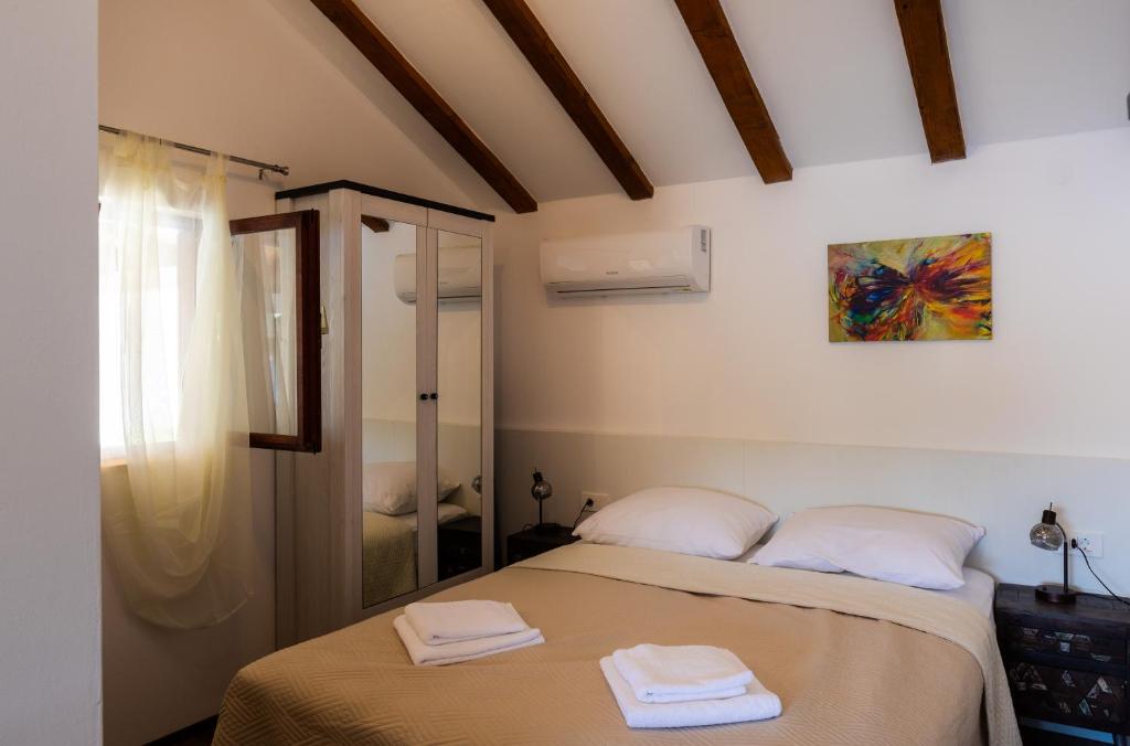 Posteľ alebo postele v izbe v ubytovaní Apartments Lovorna