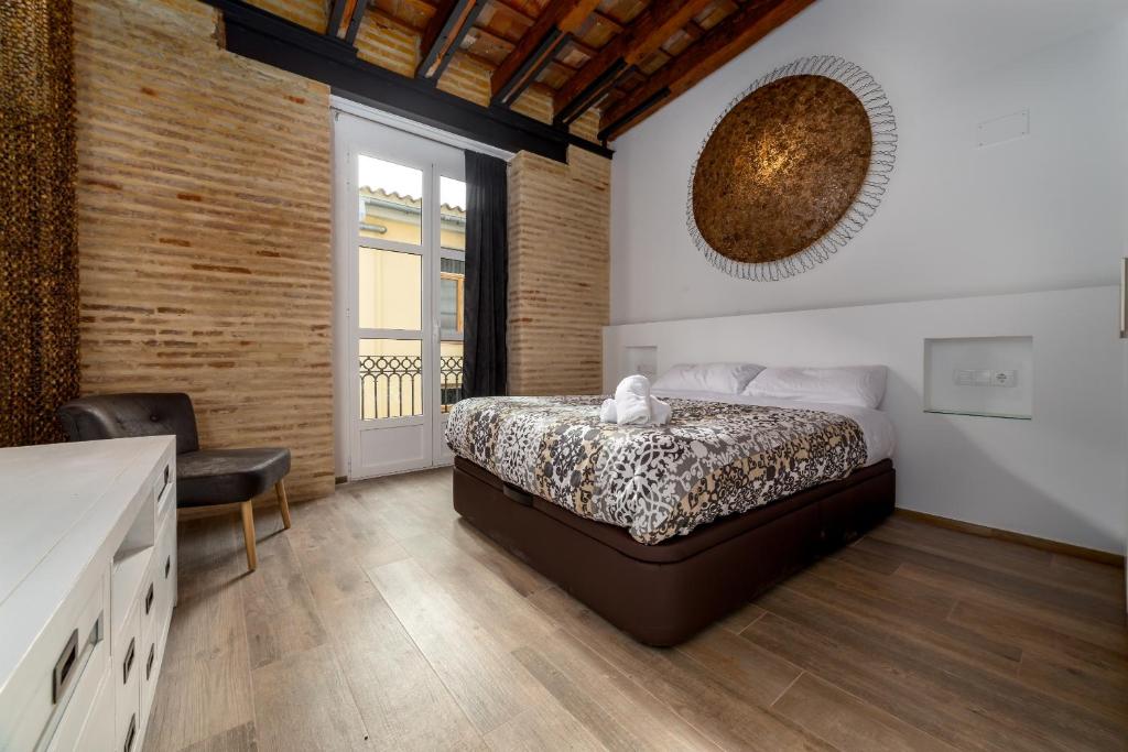 Posteľ alebo postele v izbe v ubytovaní FLORIT FLATS - CENTER Luxurious 1BR 1BA Terrace WI-FI AC