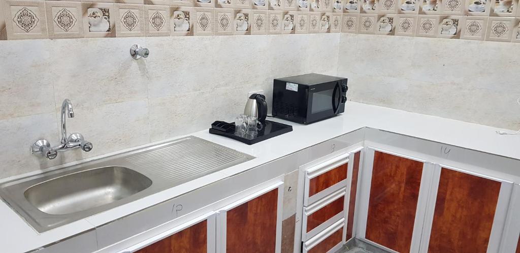 Kuchyň nebo kuchyňský kout v ubytování Duqm Suites