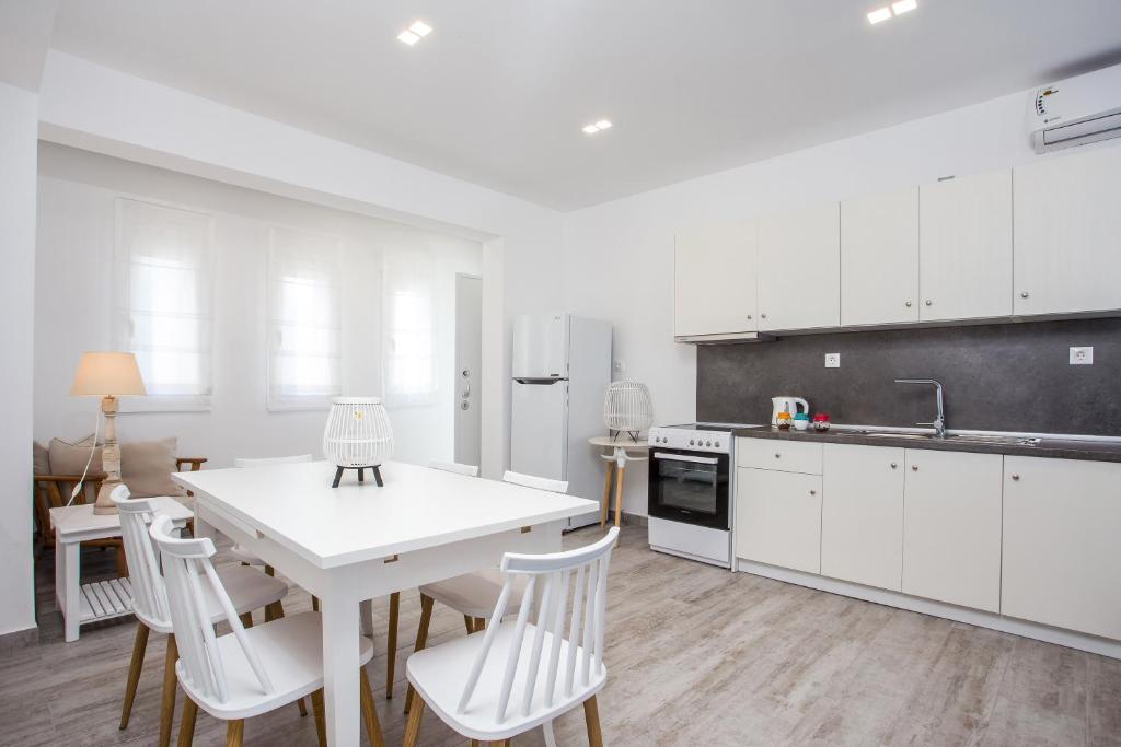 Kuchyňa alebo kuchynka v ubytovaní Ammos Luxury Suites