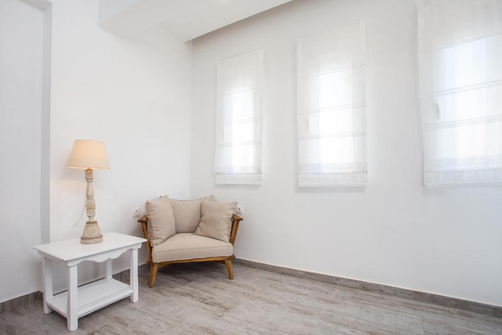 Posedenie v ubytovaní Ammos Luxury Suites