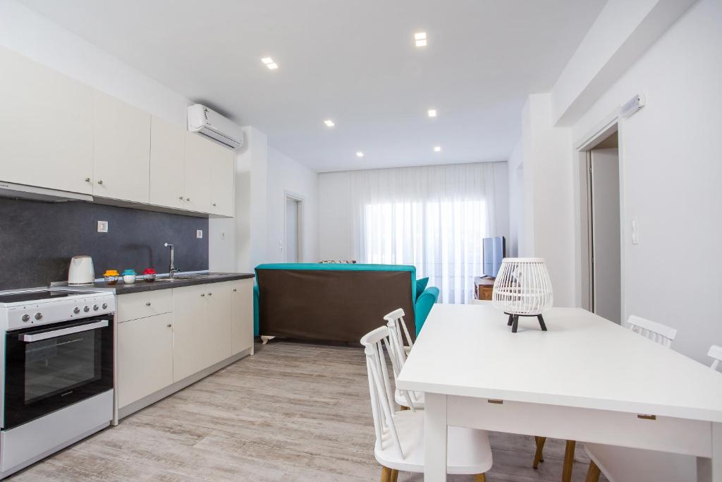 Kuchyňa alebo kuchynka v ubytovaní Ammos Luxury Suites