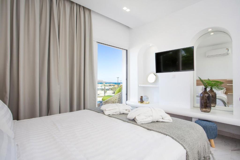 Posteľ alebo postele v izbe v ubytovaní Ammos Luxury Suites