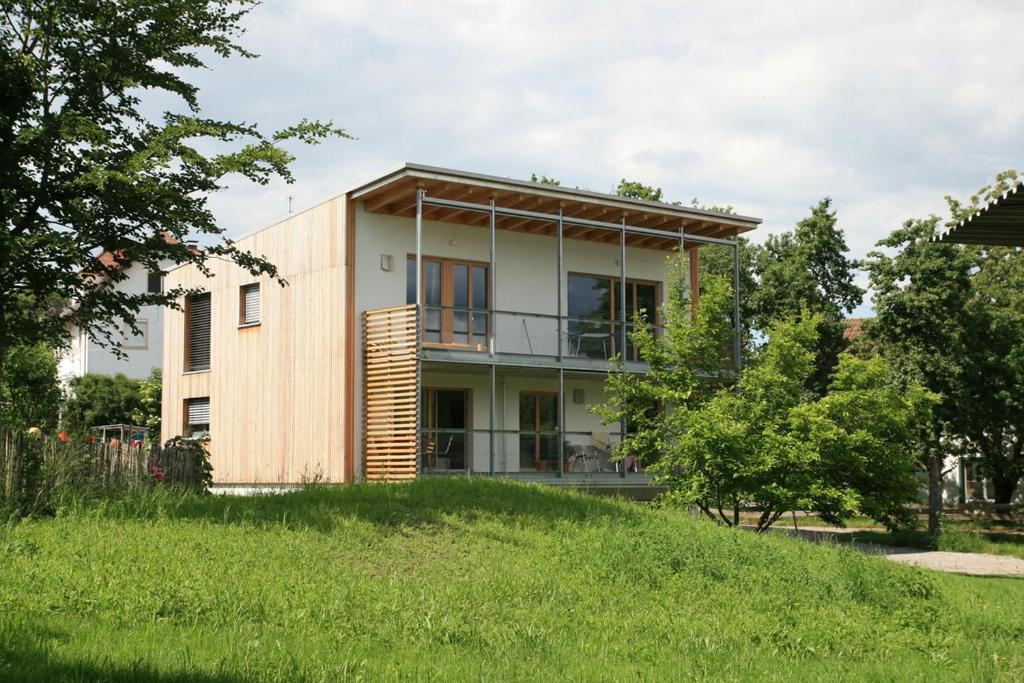 una casa en la cima de una colina en Ferien am Wolfsbach, en Lindau