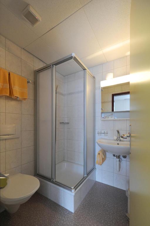 Koupelna v ubytování Hotel Krone Budget