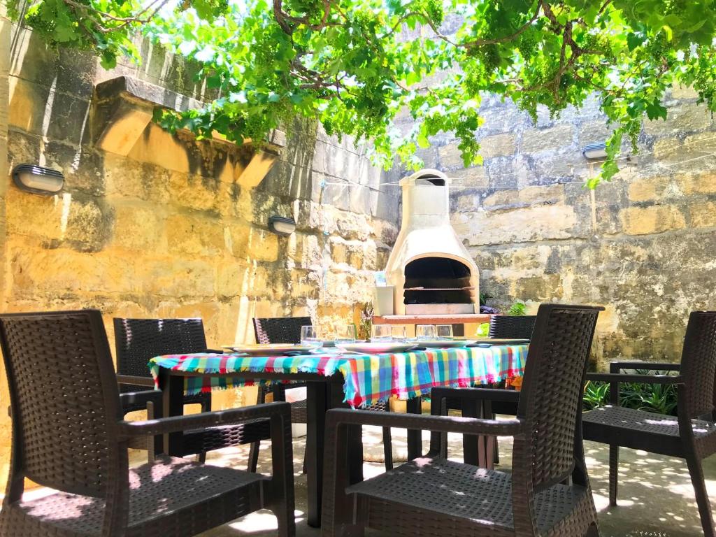 Fotografie z fotogalerie ubytování Ta'Martin Farmhouse Xewkija Gozo v destinaci Xewkija
