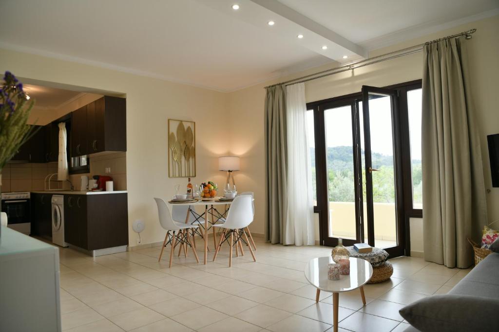 Kuchyň nebo kuchyňský kout v ubytování Anemi Superior Deluxe Suite