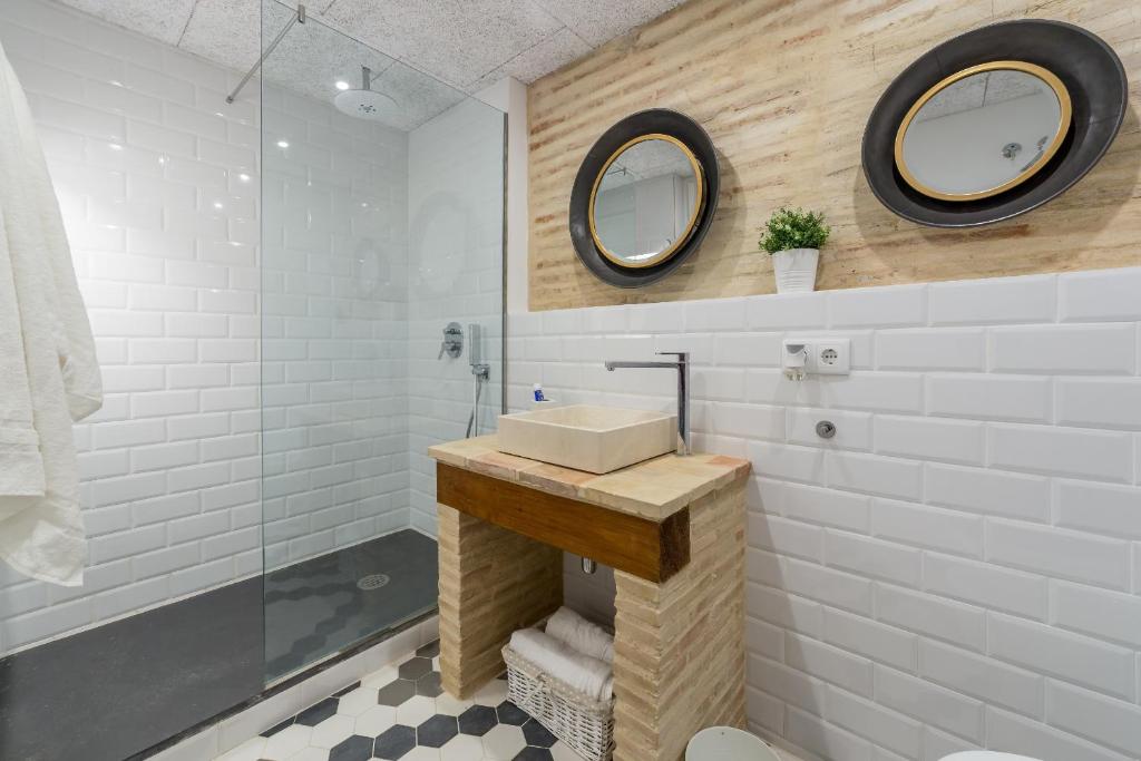 Kúpeľňa v ubytovaní FLORIT FLATS - CENTER Luxurious 1BR 1BA Terrace WI-FI AC