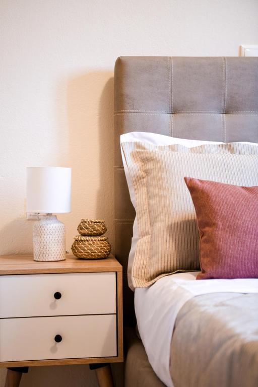 Postel nebo postele na pokoji v ubytování Anemi Superior Deluxe Suite