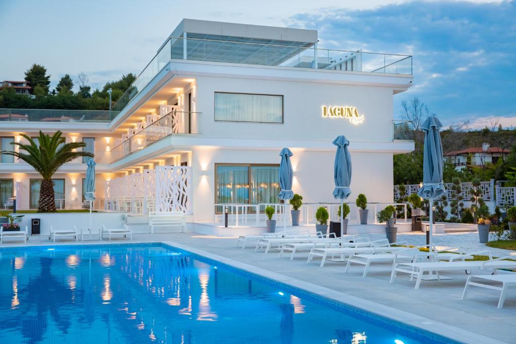 Bazén v ubytování Laguna Resort by Diomedes Group nebo v jeho okolí