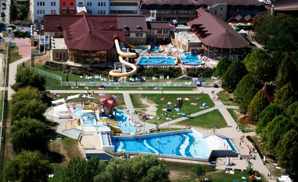 Bazén v ubytovaní Rubin Apartman Zalakaros alebo v jeho blízkosti