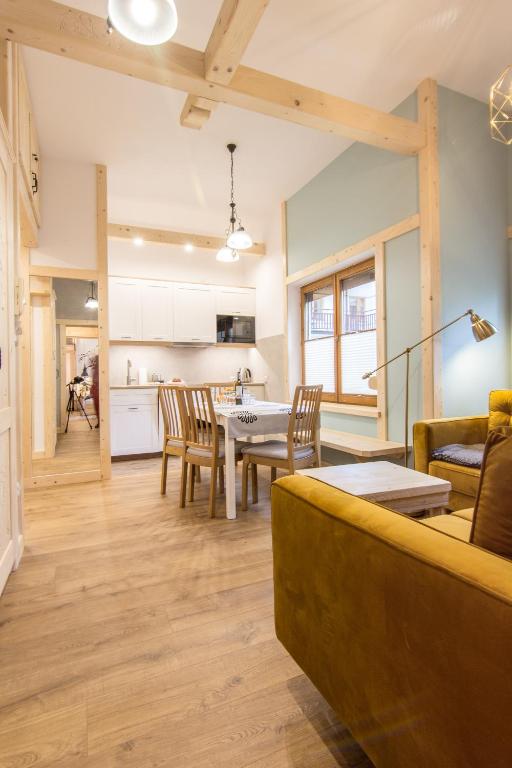 Kuchyňa alebo kuchynka v ubytovaní Apartamenty Orkana Centrum Zakopane