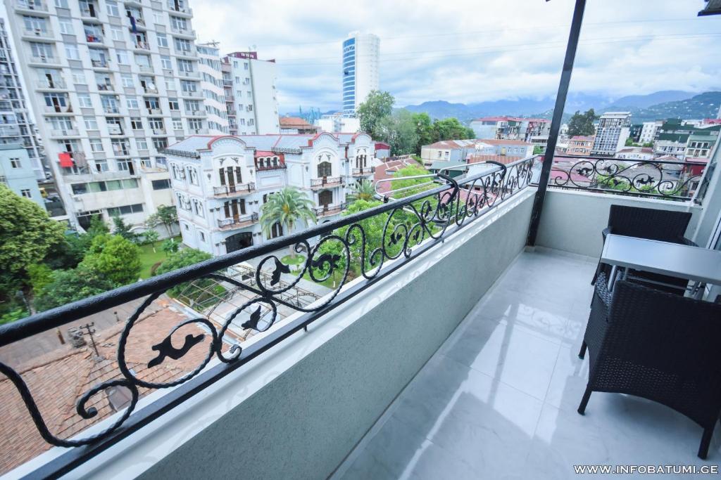 Nespecifikovaný výhled na hory nebo výhled na hory při pohledu z hotelu
