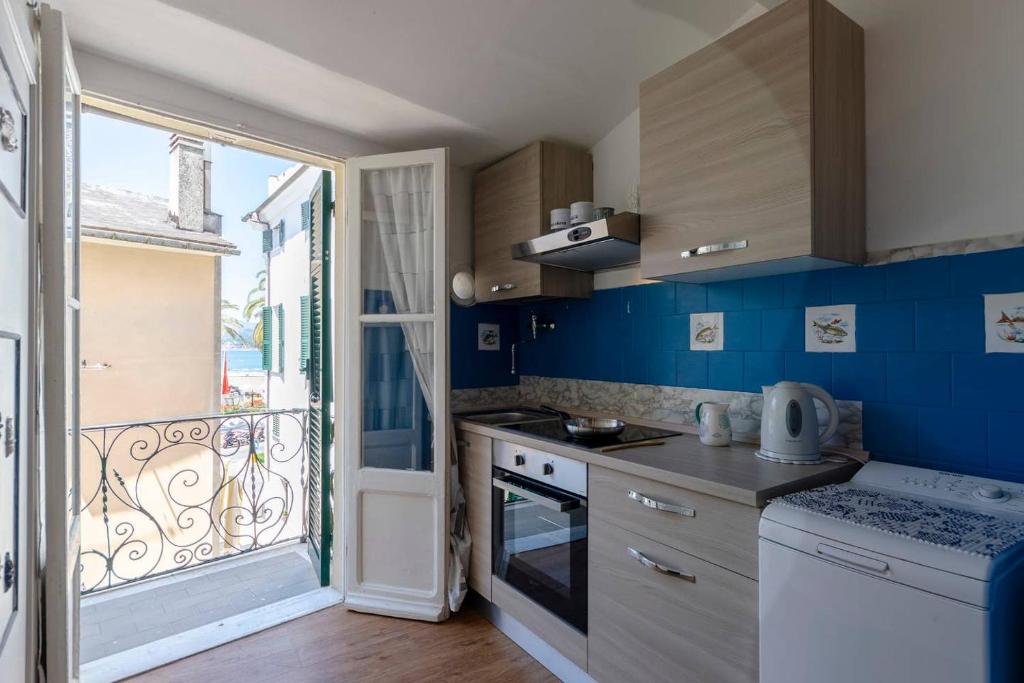 a kitchen with a stove top oven next to a window at ALTIDO Flat for 4, close to 2 Beaches, Sestri Levante in Sestri Levante