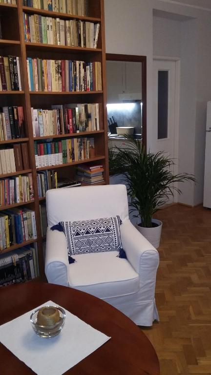 Knižnica v apartmáne