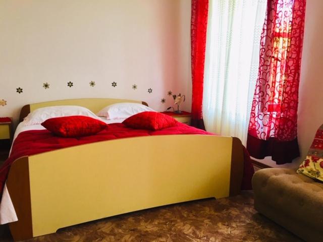 Voodi või voodid majutusasutuse Apartmaji Jana toas