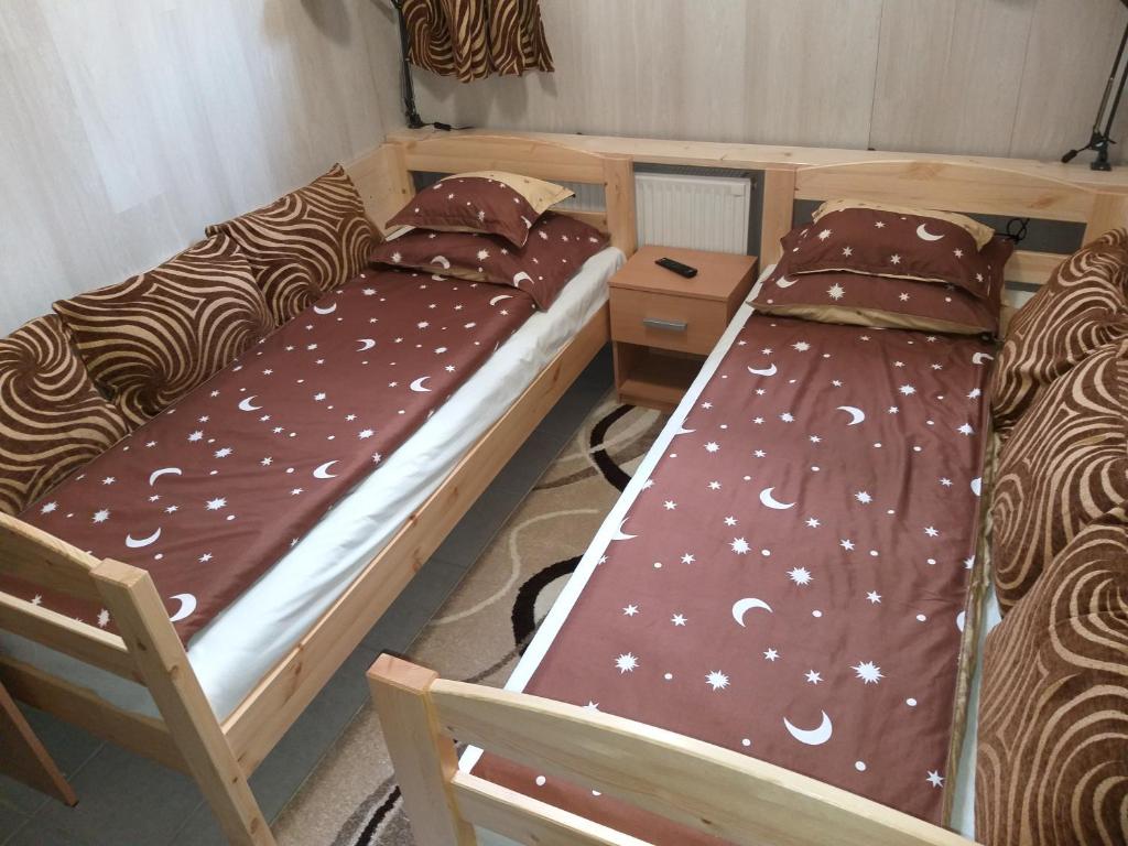 Posteľ alebo postele v izbe v ubytovaní Kisherceg Szálláshely