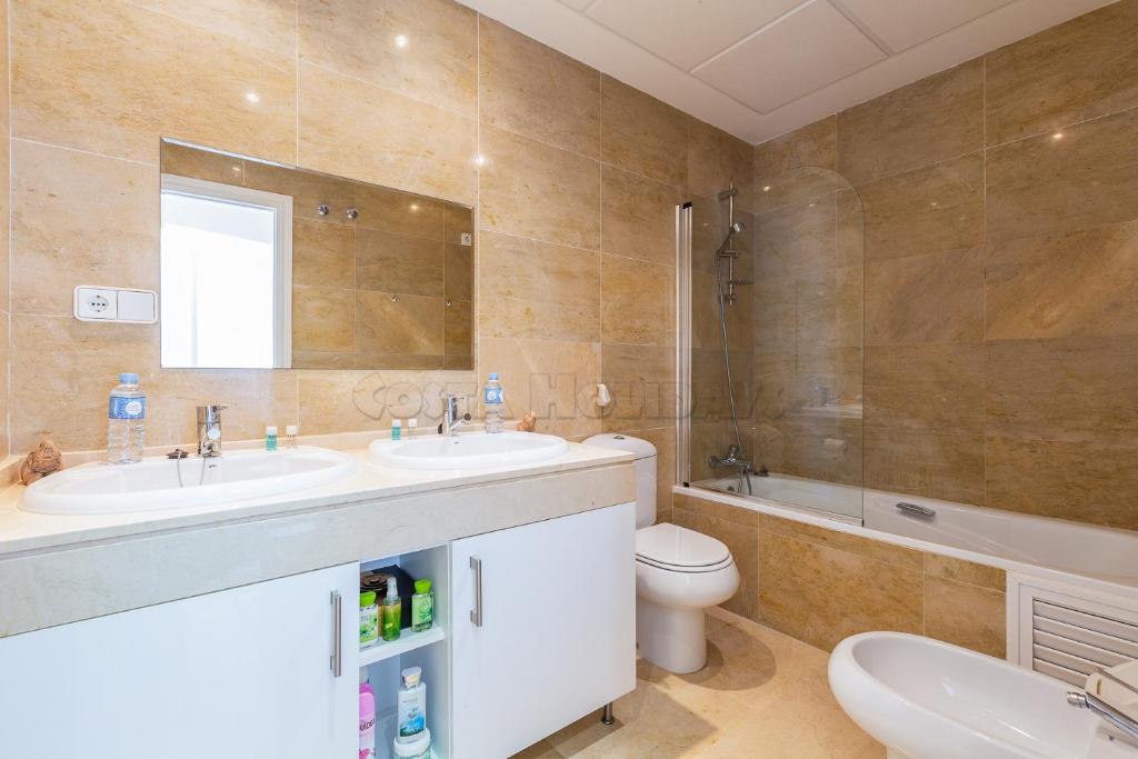 Koupelna v ubytování Penthouse Duquesa Suites