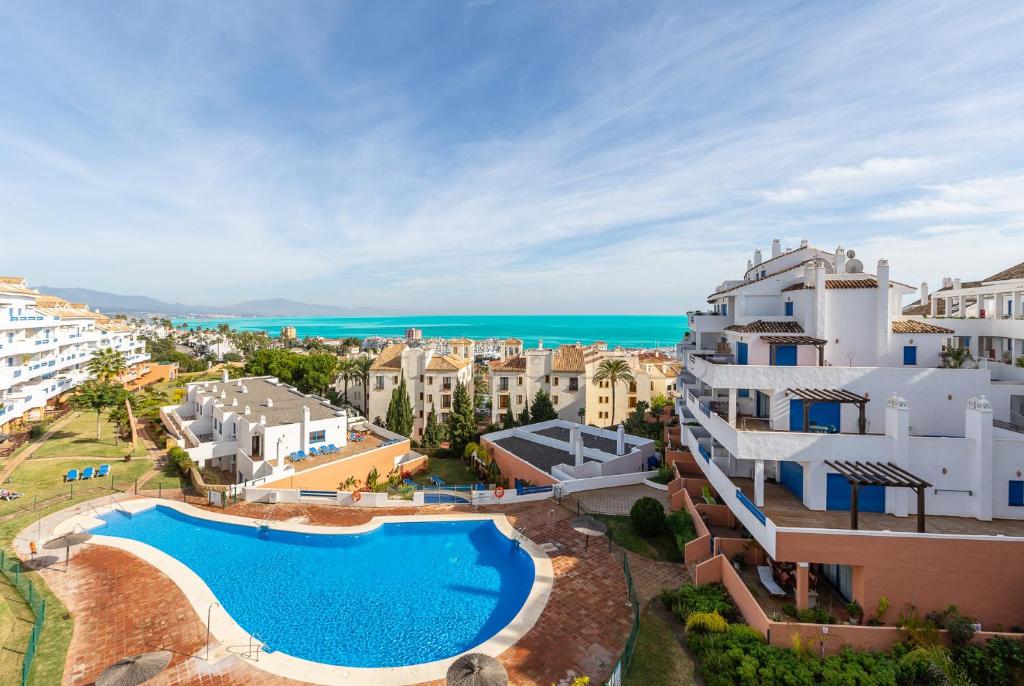 Bazén v ubytování Penthouse Duquesa Suites nebo v jeho okolí