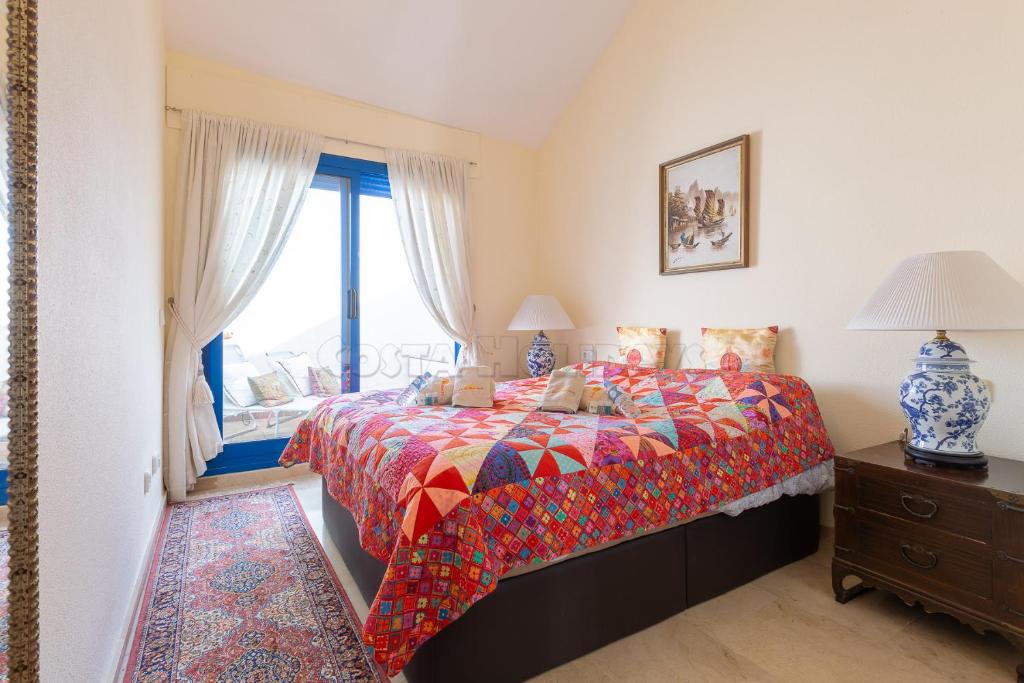 Postel nebo postele na pokoji v ubytování Penthouse Duquesa Suites