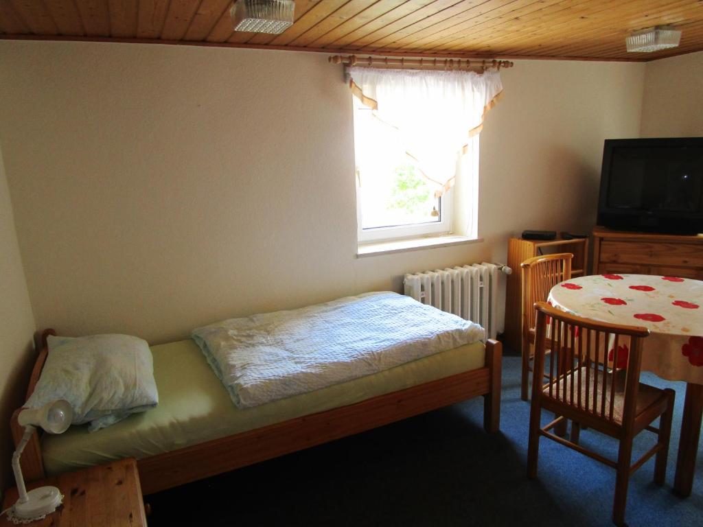 Pension Sabine - Double Room With Shared Toilet