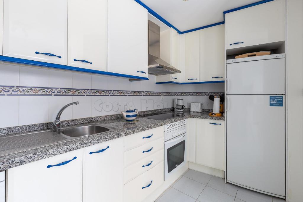 Kuchyň nebo kuchyňský kout v ubytování Penthouse Duquesa Suites