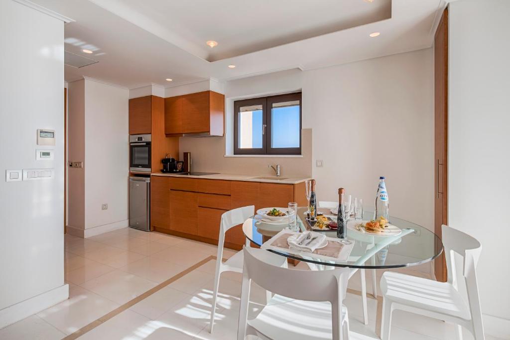 Bellevue On The Beach Suites - 6