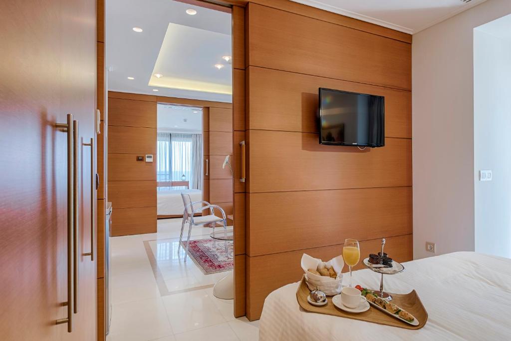 Bellevue On The Beach Suites - 16